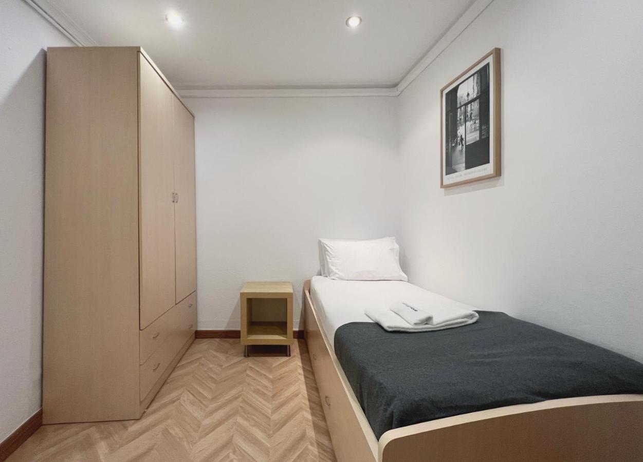 Stay U-Nique Apartments Calabria บาร์เซโลนา ภายนอก รูปภาพ